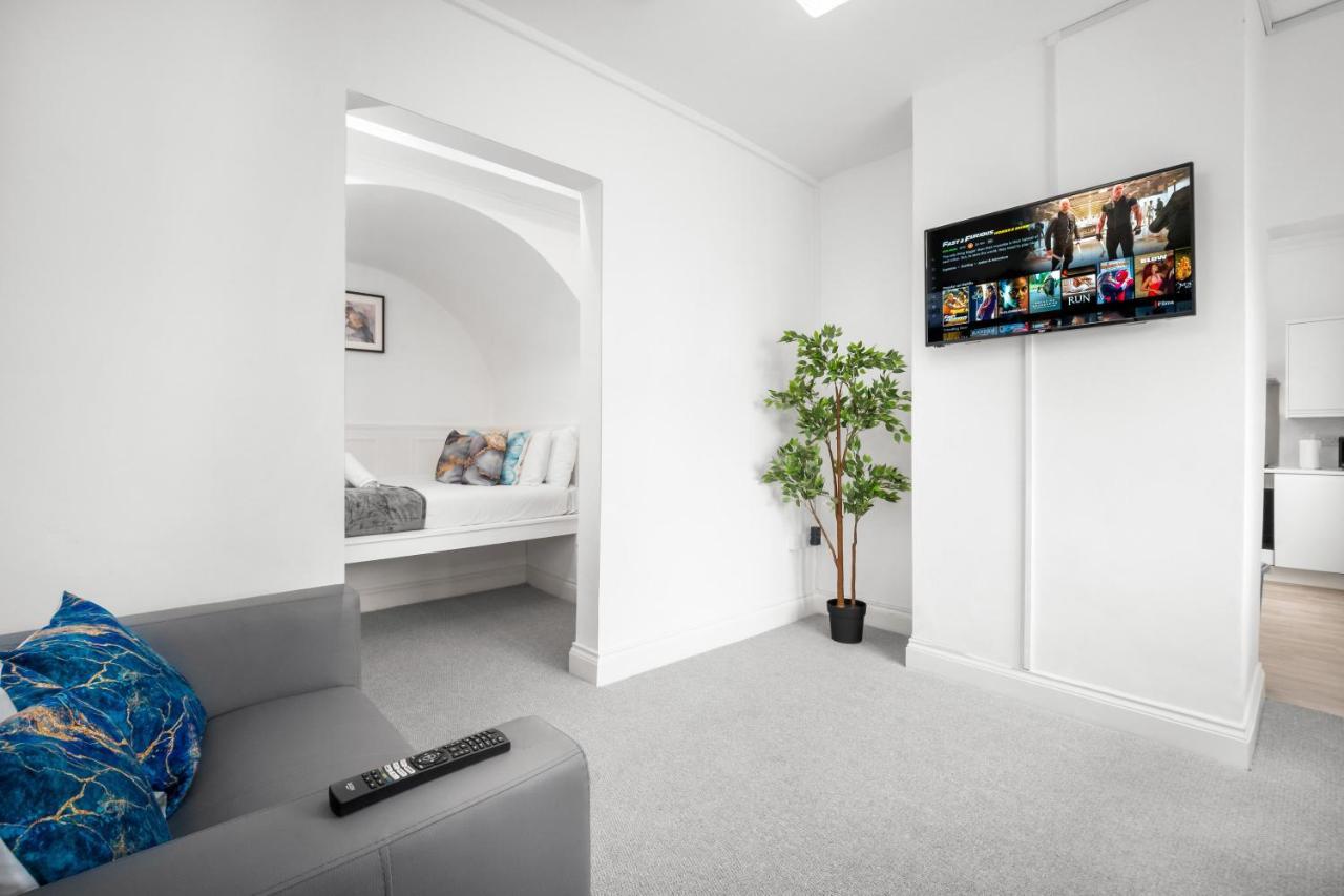 Beautiful Waterside Apartment - Parking - Perry Barr - Top Rated Бирмингем Экстерьер фото