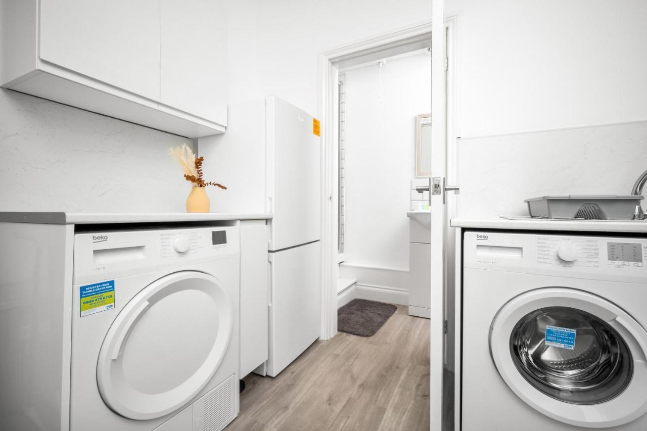 Beautiful Waterside Apartment - Parking - Perry Barr - Top Rated Бирмингем Экстерьер фото