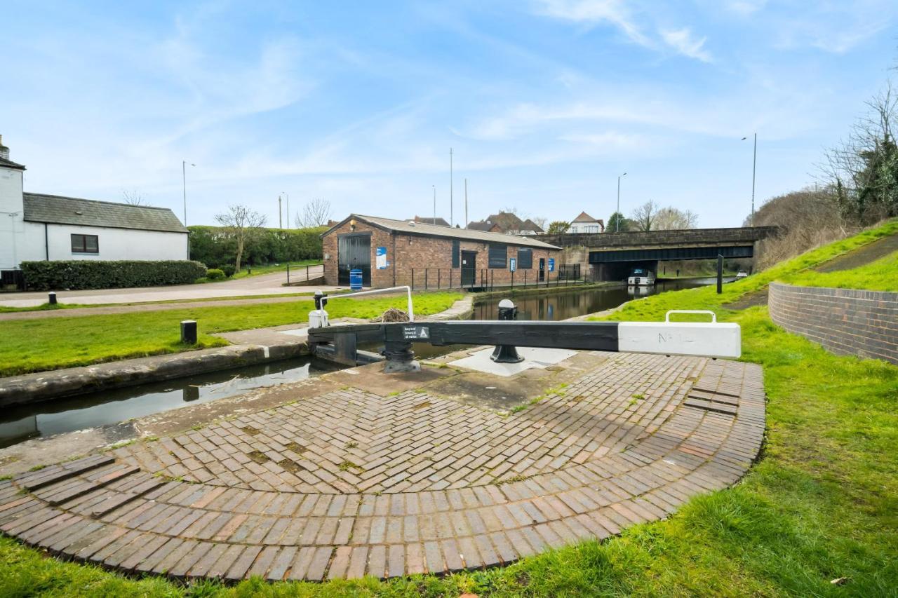 Beautiful Waterside Apartment - Parking - Perry Barr - Top Rated Бирмингем Экстерьер фото